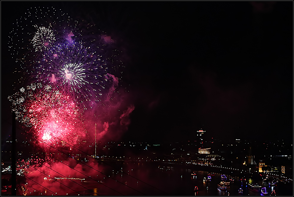 Feuerwerk zur Rheinkirmes Düsseldorf  2012