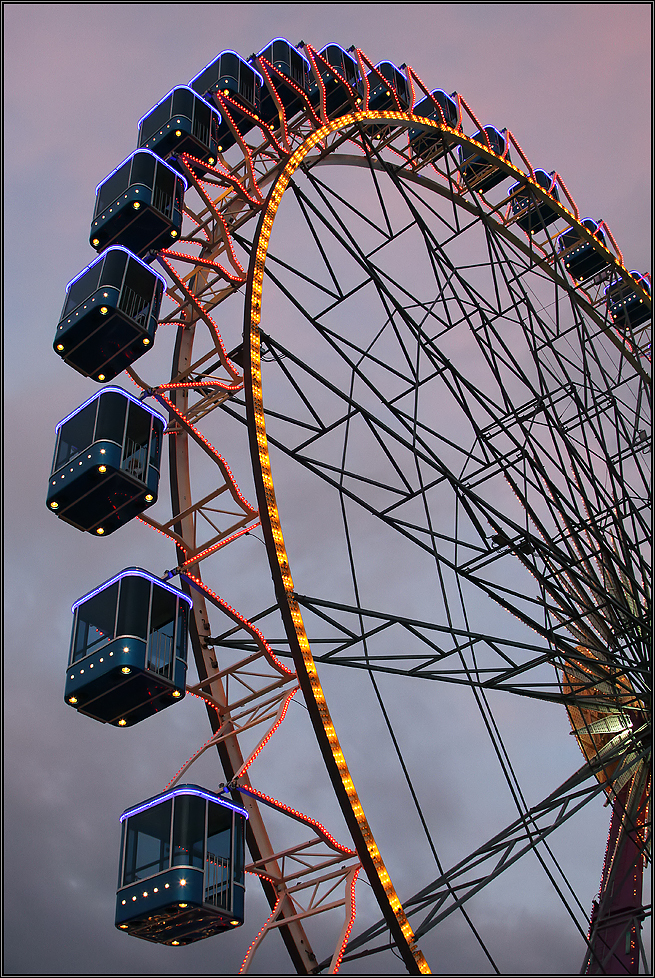 Das neue Riesenrad auf der Düsseldorfer Rheinkirmes