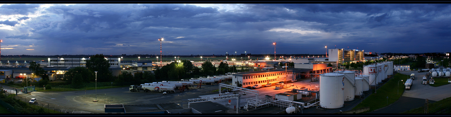  Flughafen Düsseldorf  International  (Panorama-Aufnahme) 