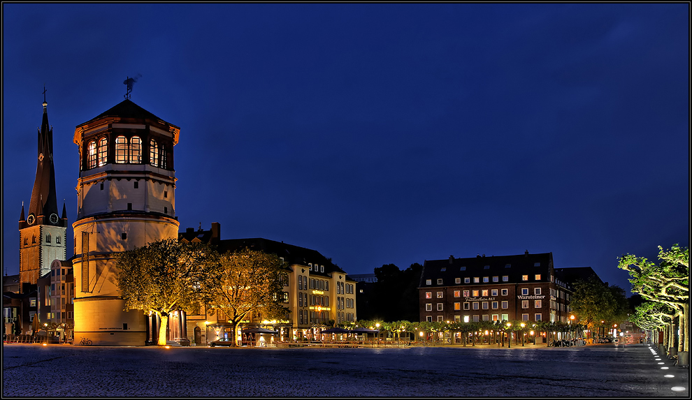  In der Düsseldorfer Altstadt - Blick auf den Burgplatz 