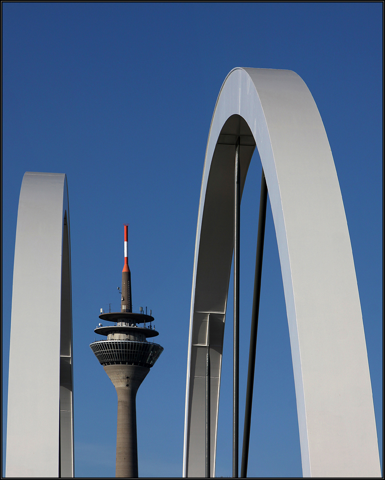 "Überflieger" -  Völklinger Straße in Düsseldorf