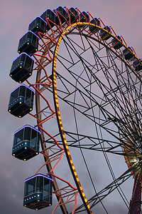 Das neue Riesenrad auf der Düsseldorfer Rheinkirmes