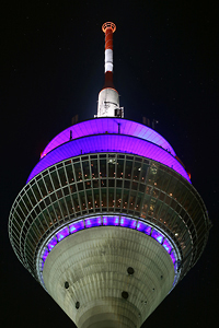 Der Düsseldorfer Rheinturm 