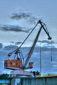 Kran in Nähe des Düsseldorfer Medienhafen