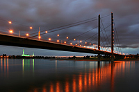 Rheinkniebrücke in Düsseldorf